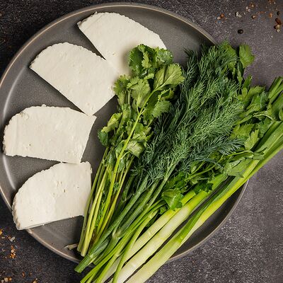 Брынза с зеленью в Бакинский дворик по цене 550 ₽