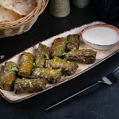 Долма из винoградных листьев в Лаваш 1 по цене 550 ₽