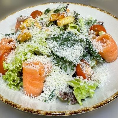 Цезарь с сёмгой в Маск по цене 960 ₽