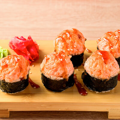 Запечённый ролл сырный лосось в Вкусно Суши по цене 399