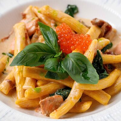 Макарончини с лососем, рапаном и красной икрой в Di Pasta по цене 850 ₽