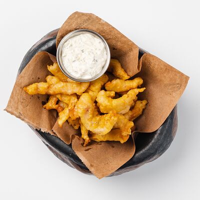 Кальмар фри с соусом тартар в Омулевочная по цене 450 ₽