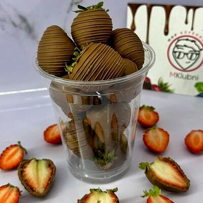 Стаканчик клубники в шоколадев Мир клубники в шоколаде по цене 1500 ₽