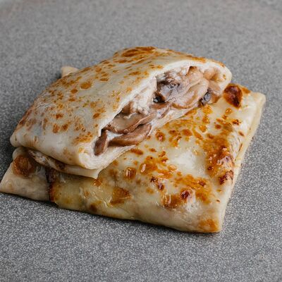 Блин с грибами в сливочном соусе в БлиновЪ по цене 199