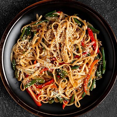 Лапша с овощами в Ем с Матрёшкой по цене 660 ₽