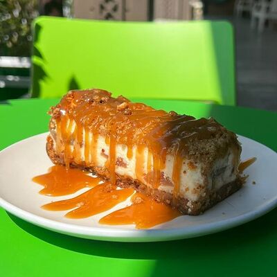 Яблочный чизкейк в Сельдерей по цене 570 ₽