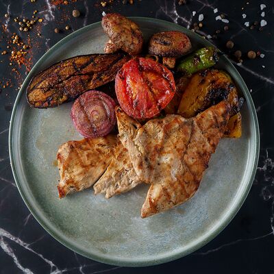 Грудка куриная с овощами гриль в Гаучо по цене 880 ₽