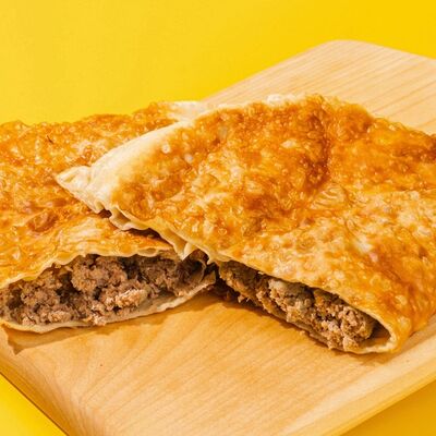 Чебурек с говядиной и свининой в Чебурекми на Северо-Западной по цене 295 ₽