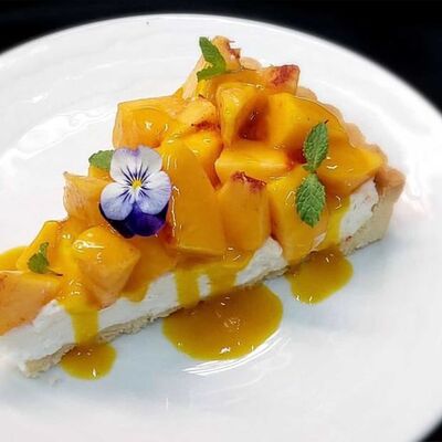 Торт с манго и кремом из маскарпонев Le grill по цене 590 ₽