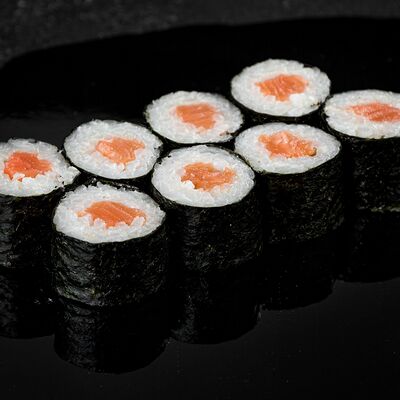 Маки с лососем в Ем с Матрёшкой по цене 660 ₽