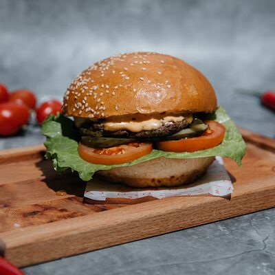 Бургер с говядиной в Doner home по цене 460 ₽