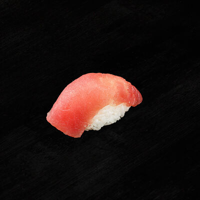 Суши с тунцом в Царица Роллов по цене 200 ₽