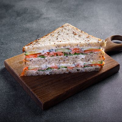 Сэндвич с лососем в Zest Coffee & Wine по цене 590 ₽