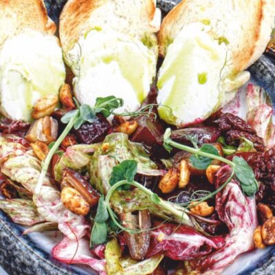 Салат с запеченной свеклой, сливочным сыром и финиками в Kamakura по цене 665 ₽