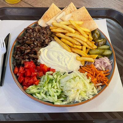 Говяжья на тарелке в Шавермус по цене 860 ₽