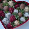 Клубника в шоколаде, сердце 2в Sweetmiddle.chocolate по цене 4700