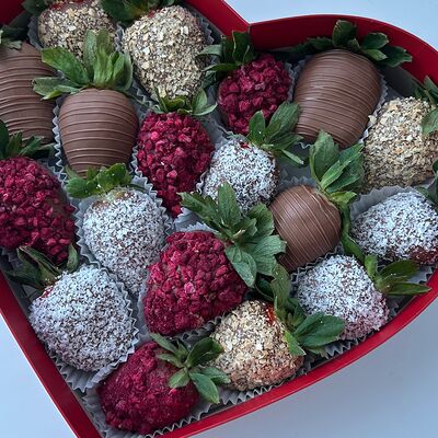 Клубника в шоколаде, сердце 2в Sweetmiddle.chocolate по цене 4700 ₽