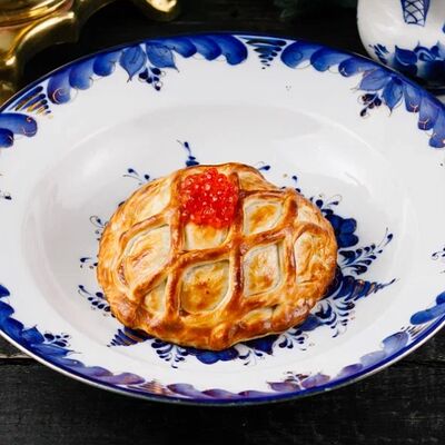 Кулебяка с копченым сомом в Славянский базаръ по цене 1100 ₽