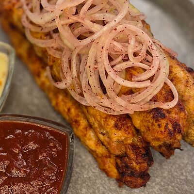 Люля-кебаб куриный 1 шт. в Мужчина готовит по цене 330 ₽