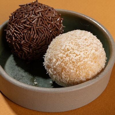 Бригадейрос и бежиньо в Lars Vegans по цене 240 ₽