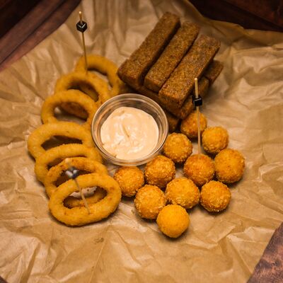 Малая пивная тарелка в Гриль-бар Бегемот и мышь по цене 665 ₽