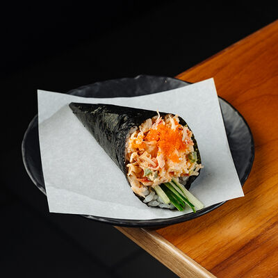 Темаки с острым крабом в Buba Sushi по цене 1070 ₽