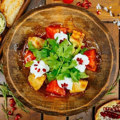 Салат с хрустящими баклажанами и крем-сыром в Дади по цене 690 ₽