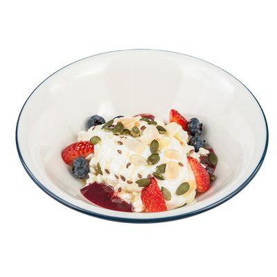 Творог с ягодами, гранолой и сметанным муссом в Ромбаба по цене 495 ₽