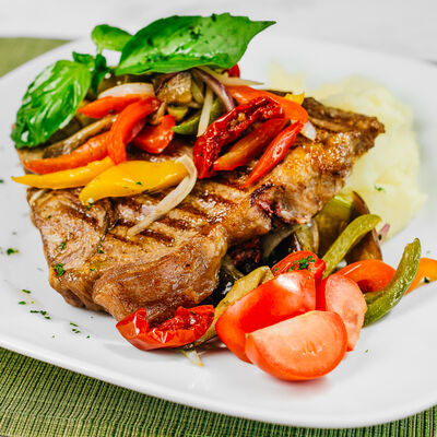 Стейк Тибон с жареным салатом из цукини в Rafe Coffee & Food по цене 8370 ₸