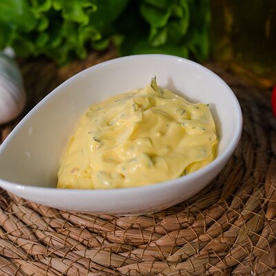 Соус Сырный с зеленью и чесноком в Сувлаки №1 по цене 60 ₽