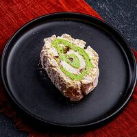 Меренговый рулет с фисташкой и малиной в Бык и море