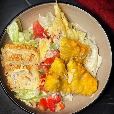 Цезарь с белой рыбой в Kirova street по цене 320 ₽