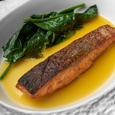 Лосось с лаймовым бермонте и шпинатом в Великий Goodwine по цене 1800 ₽