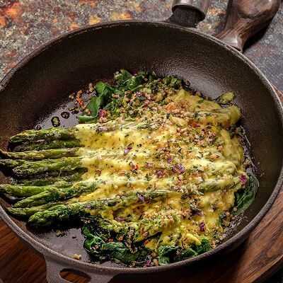 Зелёная королевская спаржа под голландским соусом в Ваще Огонь по цене 480