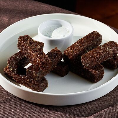 Гренки чесночные из бородинского хлеба в База по цене 400 ₽