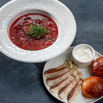 Борщ с томленой говядиной в Этажи по цене 499 ₽