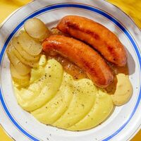 Пюре с колбаскамив Lines