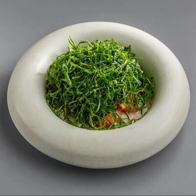 Салат со страчетеллой и томатом в Hug по цене 690 ₽