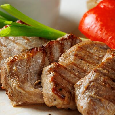 Медальоны из cвинoй вырезки в Al dente по цене 1150 ₽