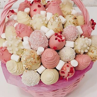 Клубника в шоколаде в корзинкев Buketonline - Съедобные букеты и клубника в шоколаде по цене 8250 ₽