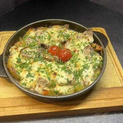 Сковородка с томленым ягненкомв Лось Лосось по цене 990 ₽