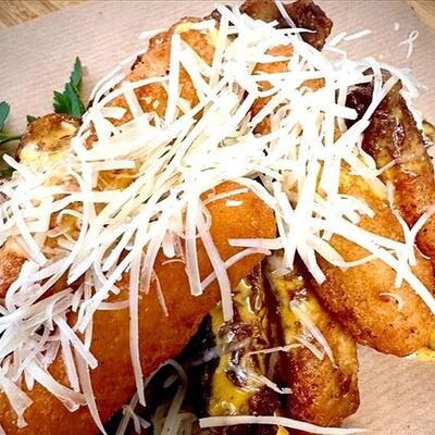 Крылышки куриные Чеддер в Генрих и Генриетта по цене 450 ₽