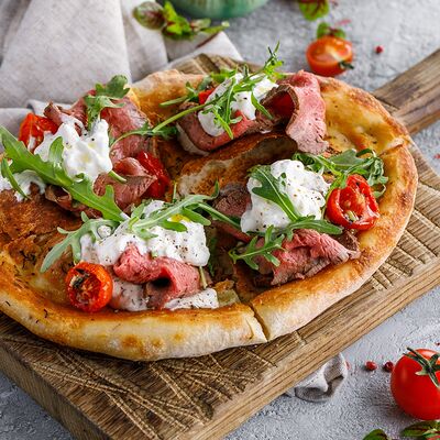 Горячее блюдо: лепешка с ростбифом и трюфельным кремом в Пряности & Радости на Васильевском по цене 650