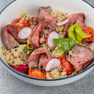 Салат с копченым ростбифом в Smokery по цене 750 ₽