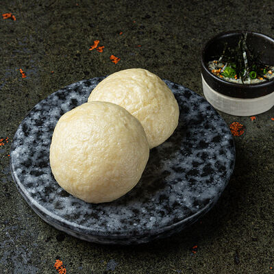 Булочка бао с маслом нори в Sumo Izakaya по цене 320 ₽