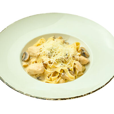 Феттуччине с курицей и грибами в Basilic Express по цене 2955 ₸