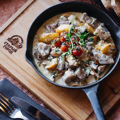 Жаркое из свинины с грибами в Старый город по цене 600