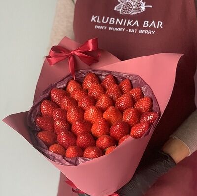 Букет из свежей клубники летний день m в Klubnika Bar по цене 2990