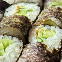 Ролл с огурцом в Vanana cafe