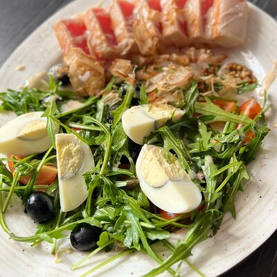 Салат с тунцом в Суши-бар Макото по цене 870 ₽